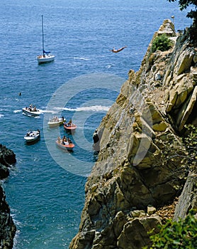 MEXICO ACAPULCO CLIFF DIVERS.